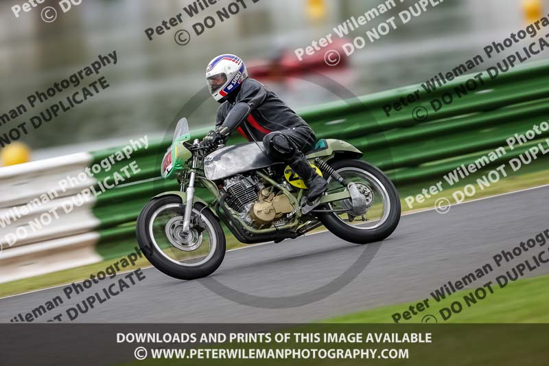 Vintage motorcycle club;eventdigitalimages;mallory park;mallory park trackday photographs;no limits trackdays;peter wileman photography;trackday digital images;trackday photos;vmcc festival 1000 bikes photographs